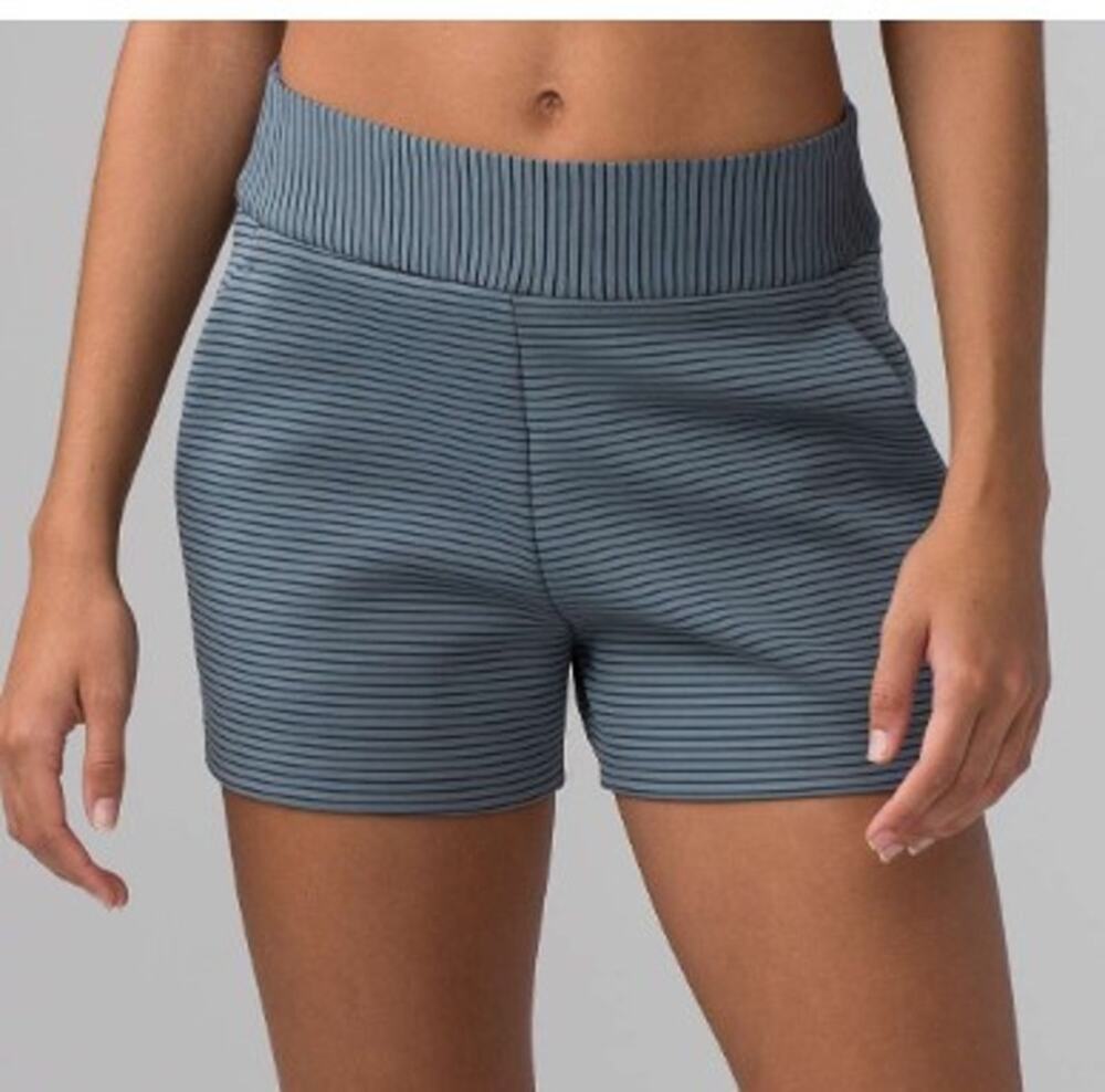 Lululemon Shaped Short (3" ) Size 8 in Sterling Gray Black Stripe High Waist